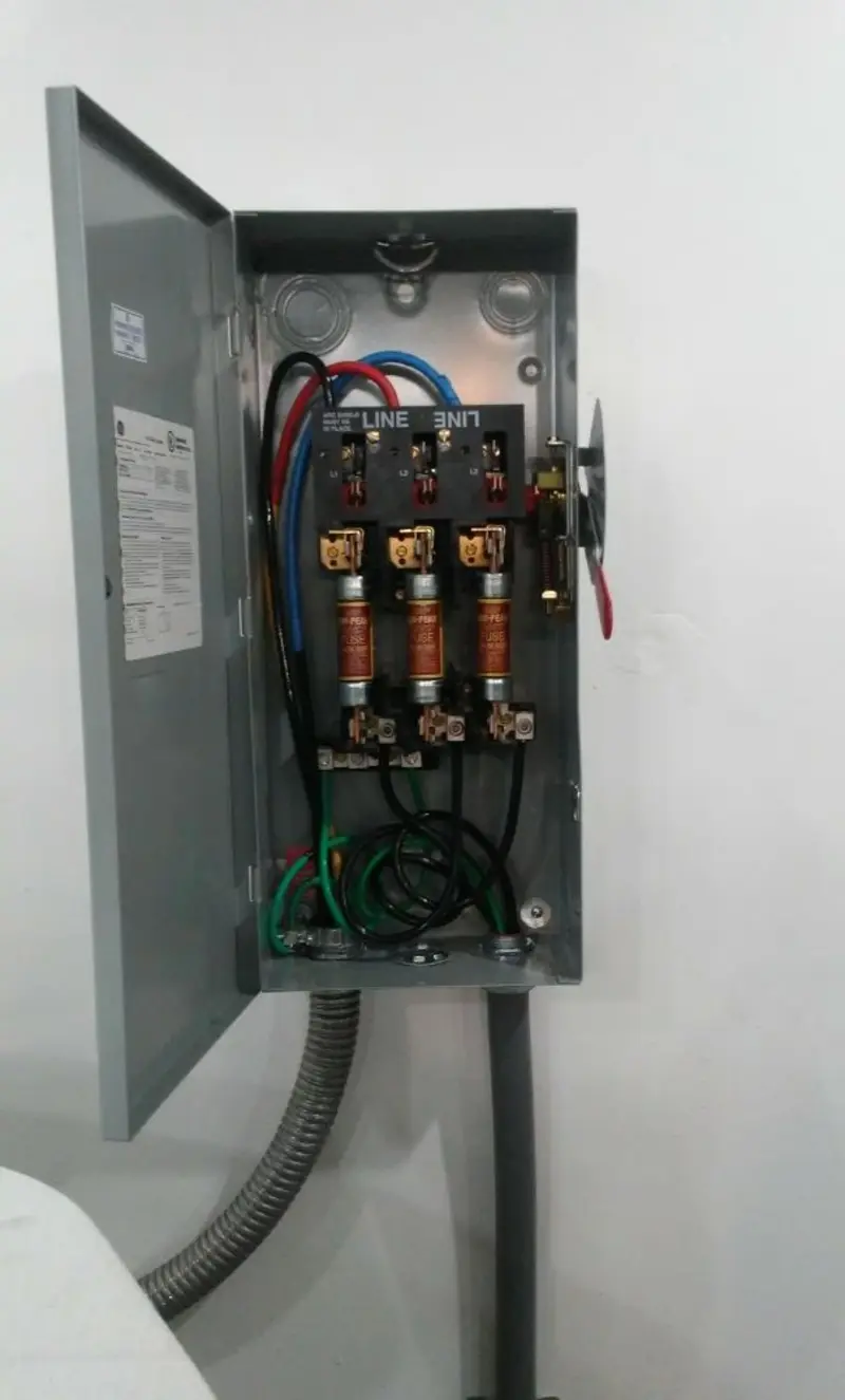 Three-phase disconnect switch installed for Smoke Detector Installation in Pearl